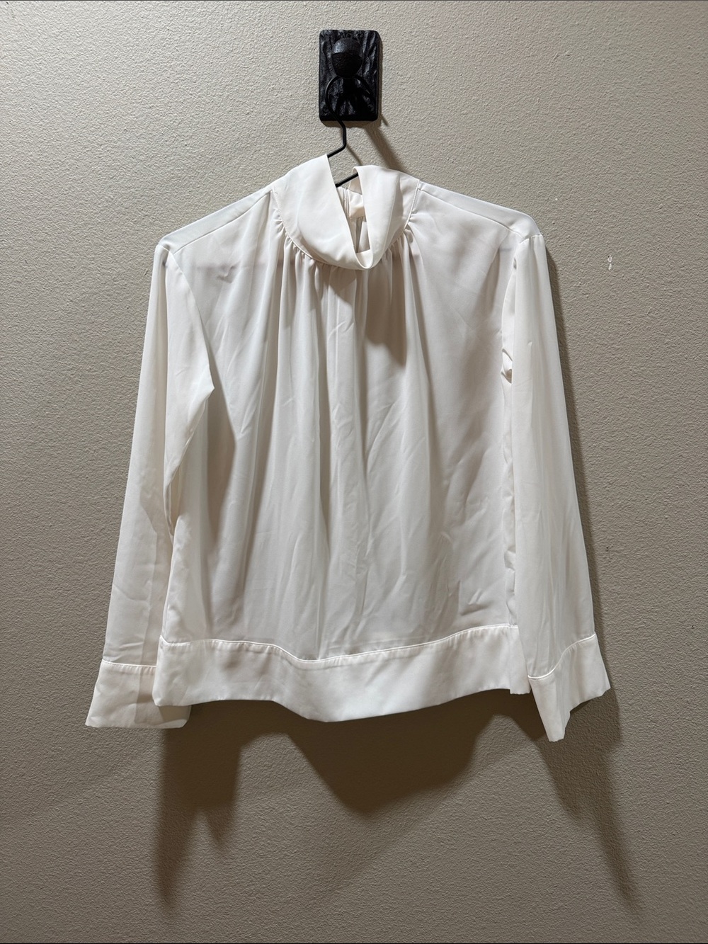 Elizabeth & James off-white Long-Sleeve Mock Neck Blouse